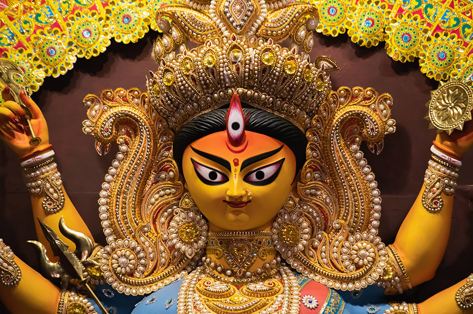 Your Maha Navami Guide: Astrology & Vastu Insights